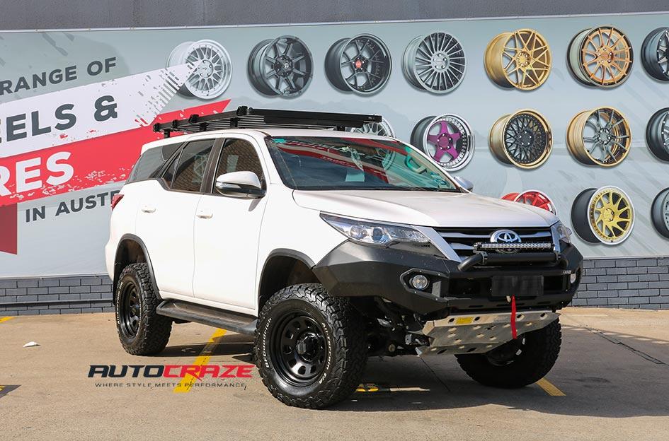 TOYOTA FORTUNER D HOLE BLACK